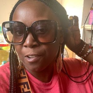 Meet your Posher, Ramona